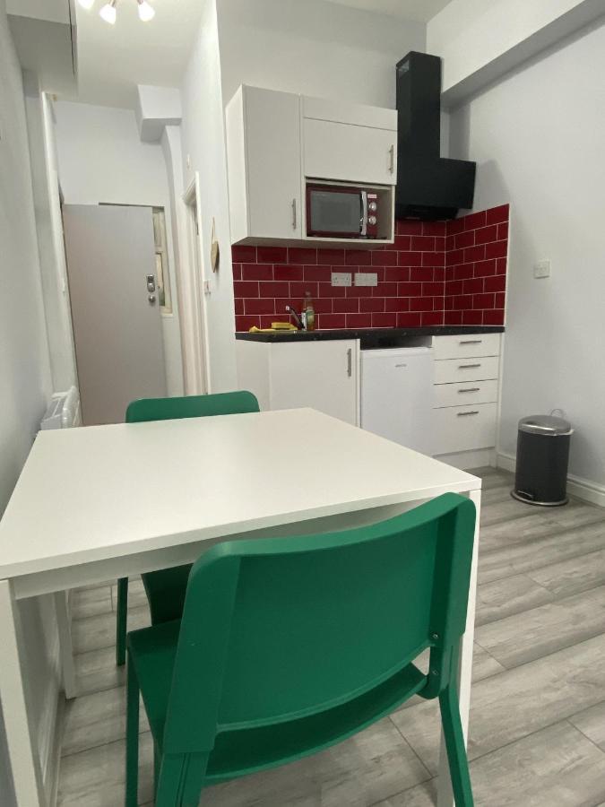 Comfortable - Cosy - Budget Studios In City Center Лондон Екстер'єр фото