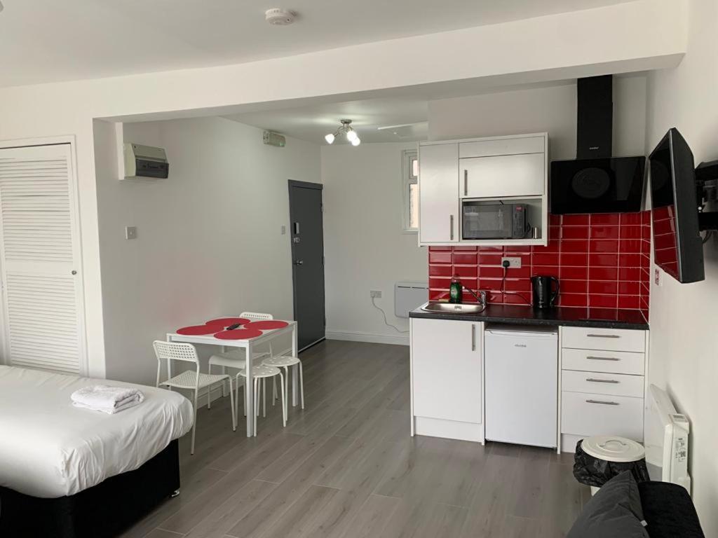 Comfortable - Cosy - Budget Studios In City Center Лондон Екстер'єр фото